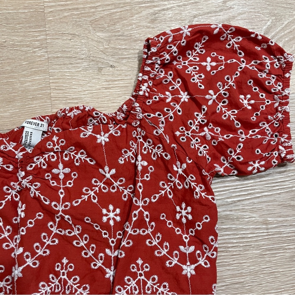 Red Embroidered Cropped Top - Picture 2 of 6